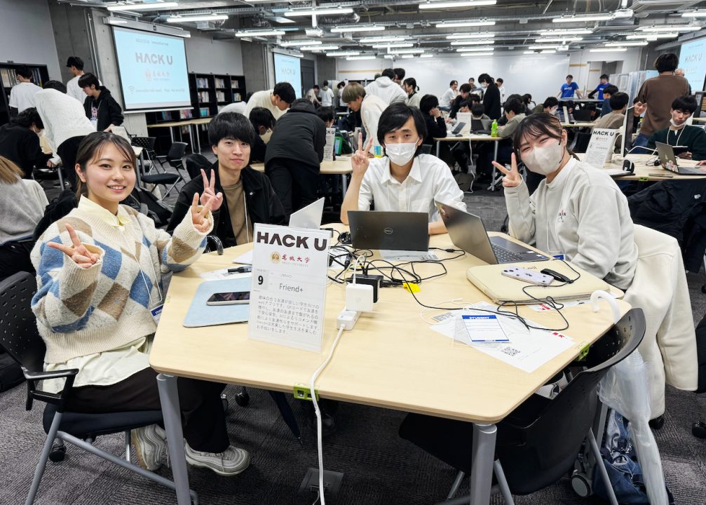 HackUのチームメンバーと